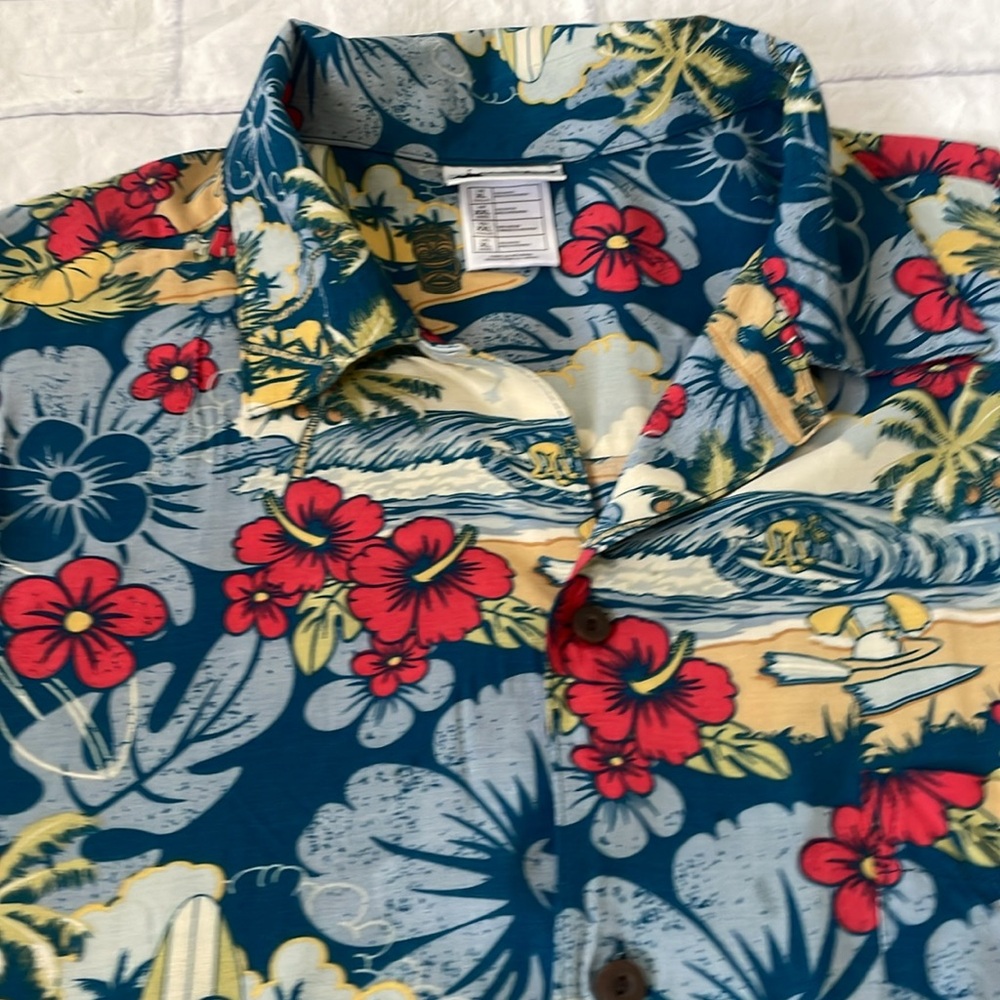 ♥️Disney Parks♥️ Men’s Hawaiian shirt size (XL) - Picture 9 of 13